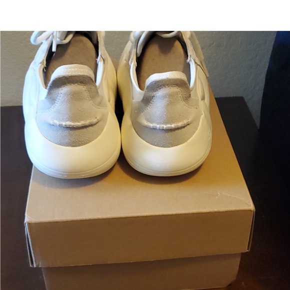 Ugg shoes size 5 - Picture 2 of 6